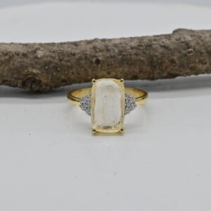 NATURAL YELLOW SAPPHIRE DIAMOND RING