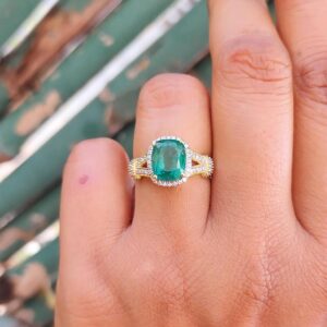 NATURAL EMERALD DIAMOND RING