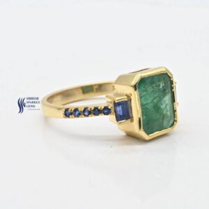 NATURAL BLUE SAPPHIRE EMERALD RING