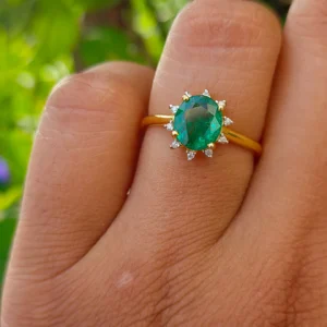 NATURAL EMERALD DIAMOND RING
